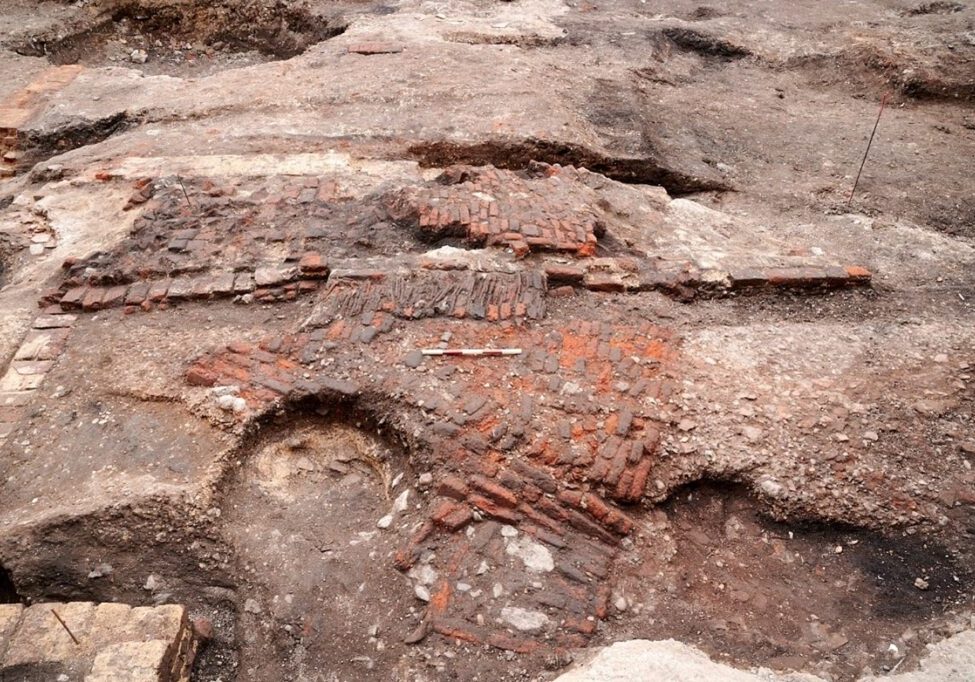 Brick walls and floors dating to the 17th century. Scale 0.50m
